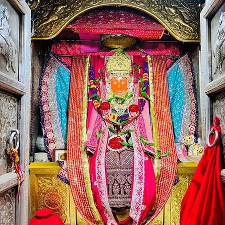 Jai Hanuman Guest House Palsana  Buitenkant foto