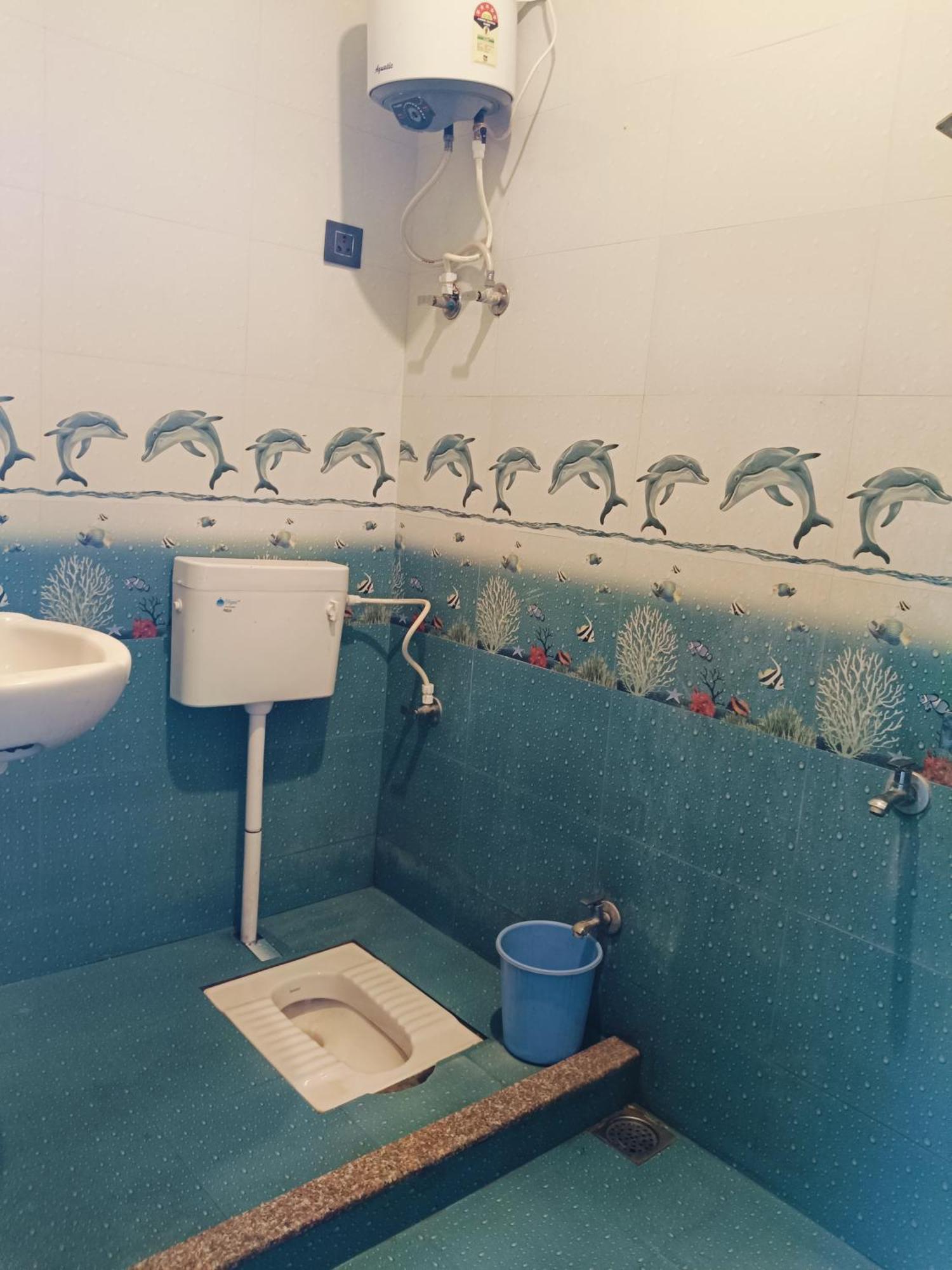 Jai Hanuman Guest House Palsana  Buitenkant foto