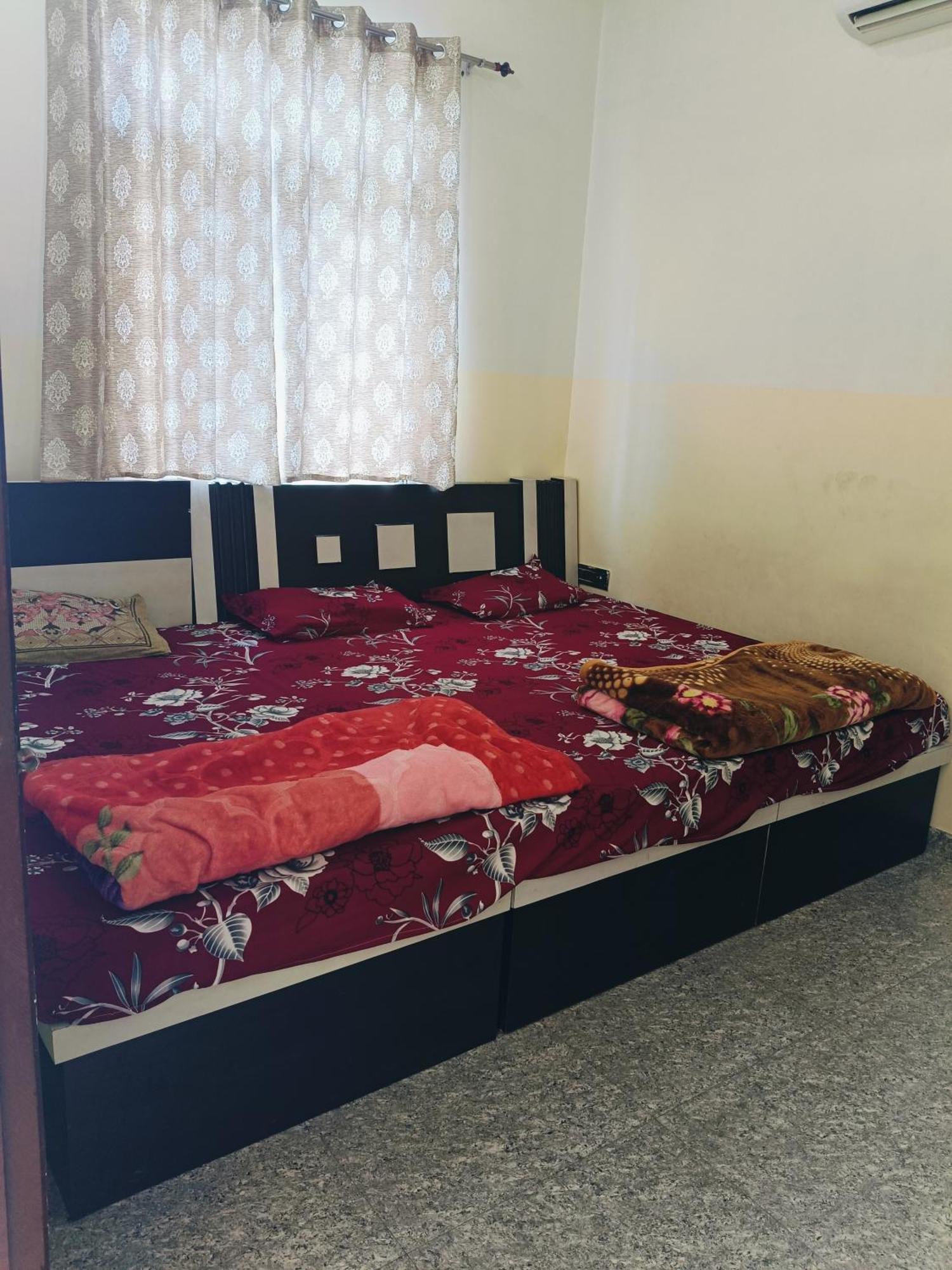 Jai Hanuman Guest House Palsana  Buitenkant foto
