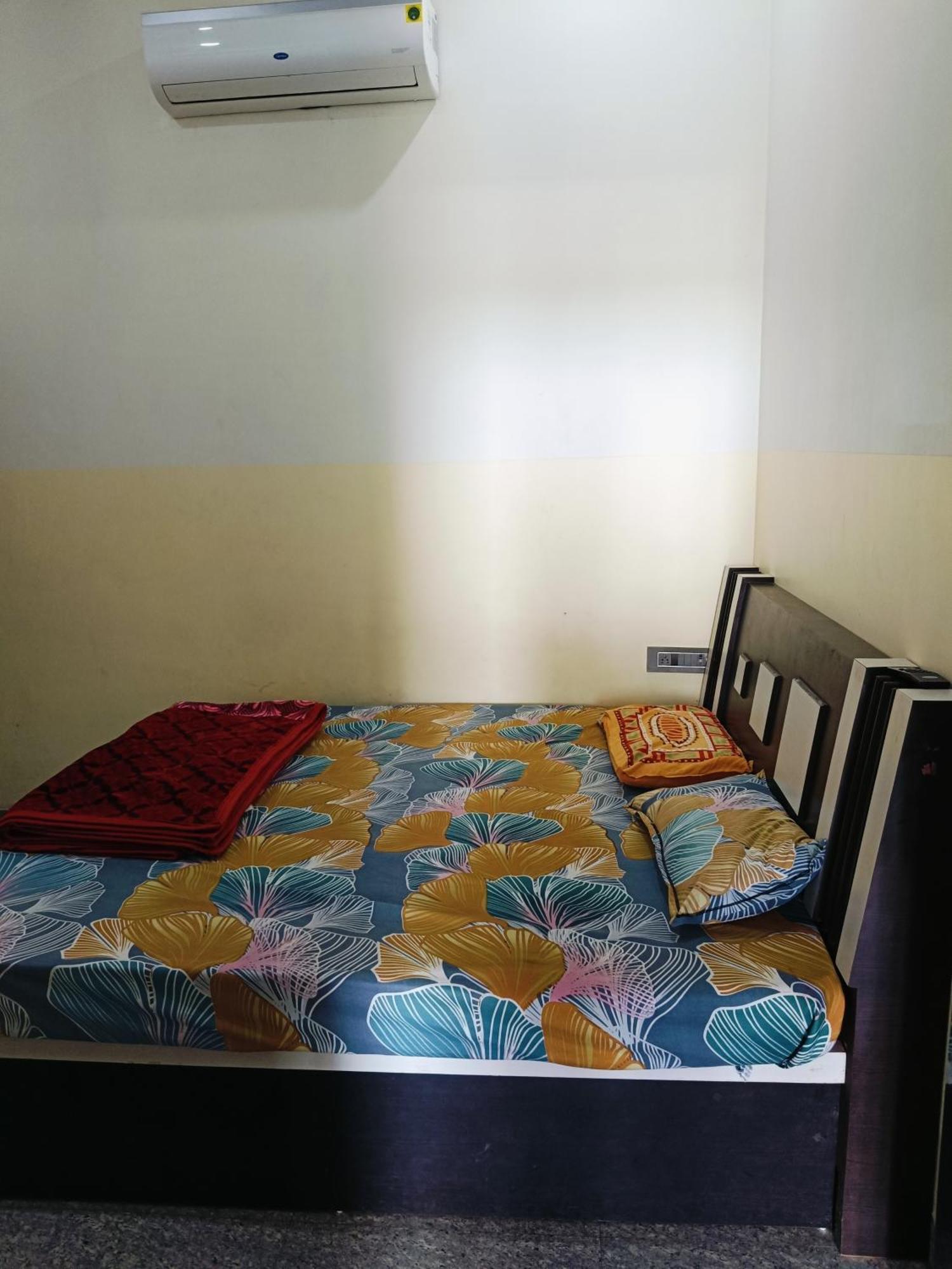 Jai Hanuman Guest House Palsana  Buitenkant foto