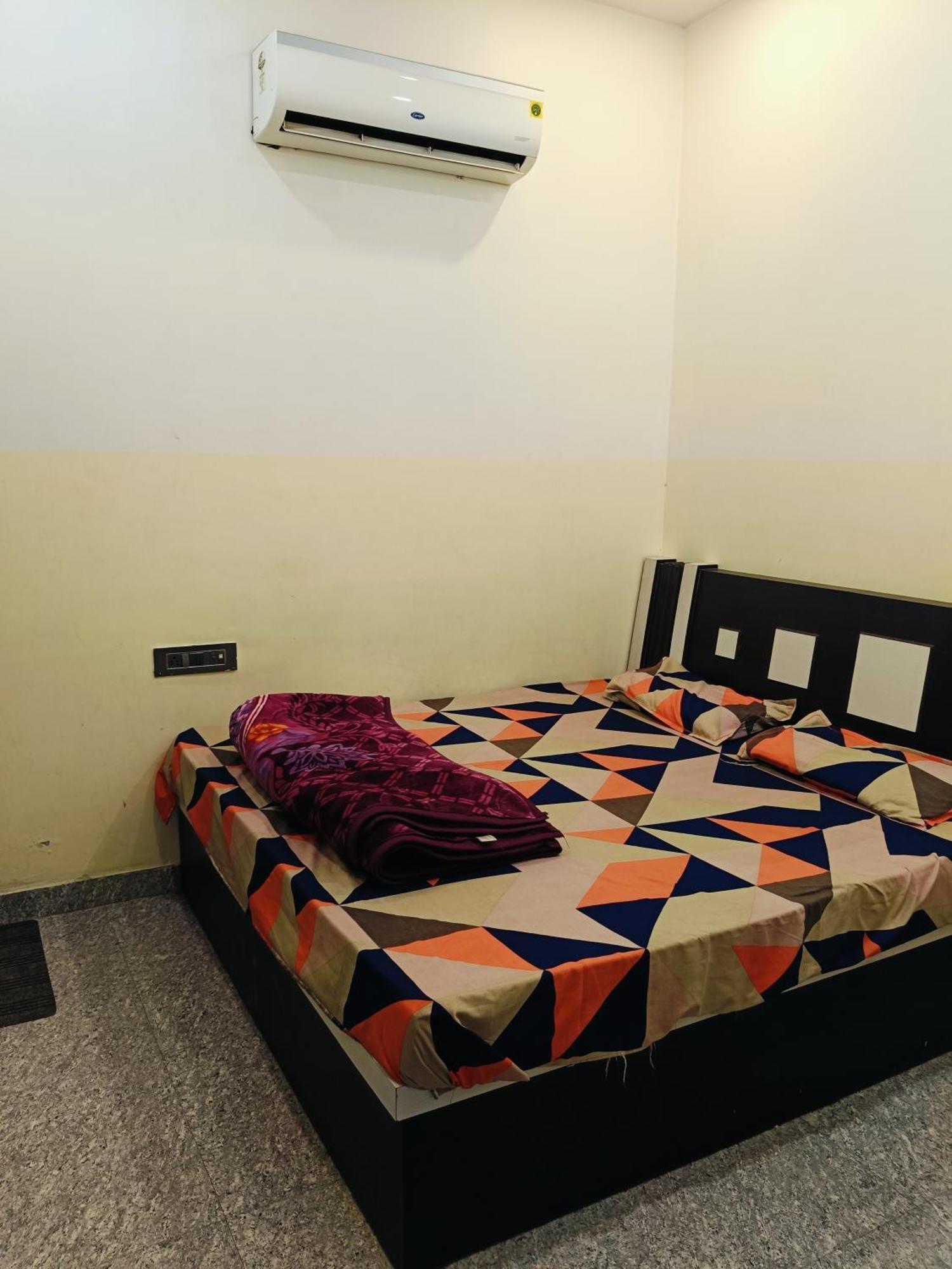 Jai Hanuman Guest House Palsana  Buitenkant foto