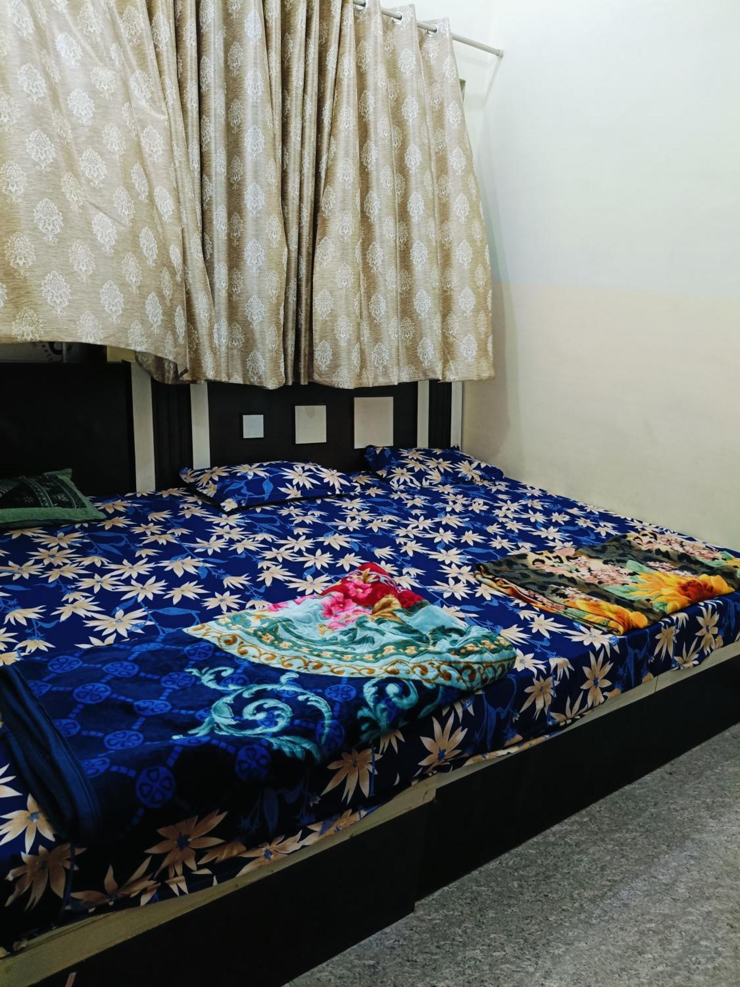 Jai Hanuman Guest House Palsana  Buitenkant foto