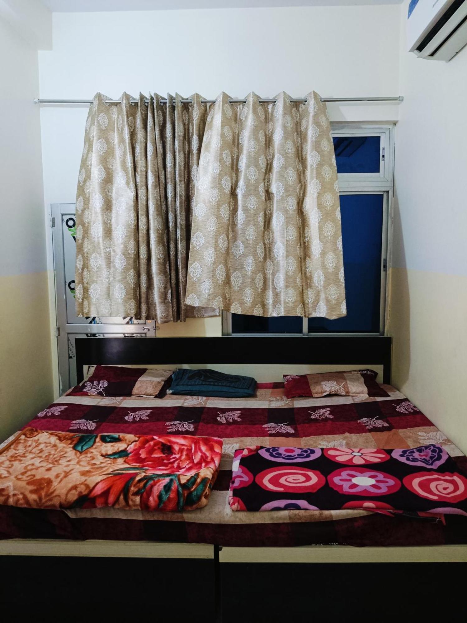 Jai Hanuman Guest House Palsana  Buitenkant foto