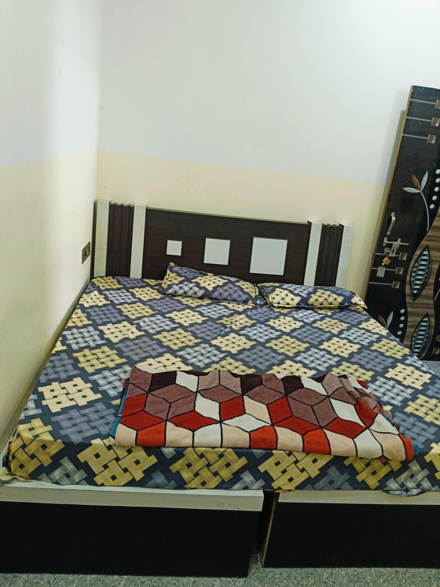 Jai Hanuman Guest House Palsana  Buitenkant foto