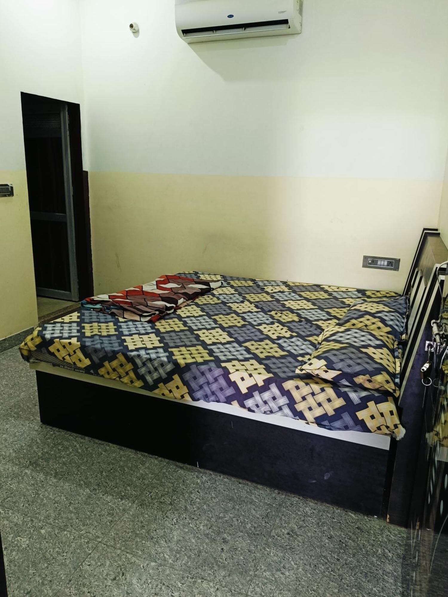 Jai Hanuman Guest House Palsana  Buitenkant foto
