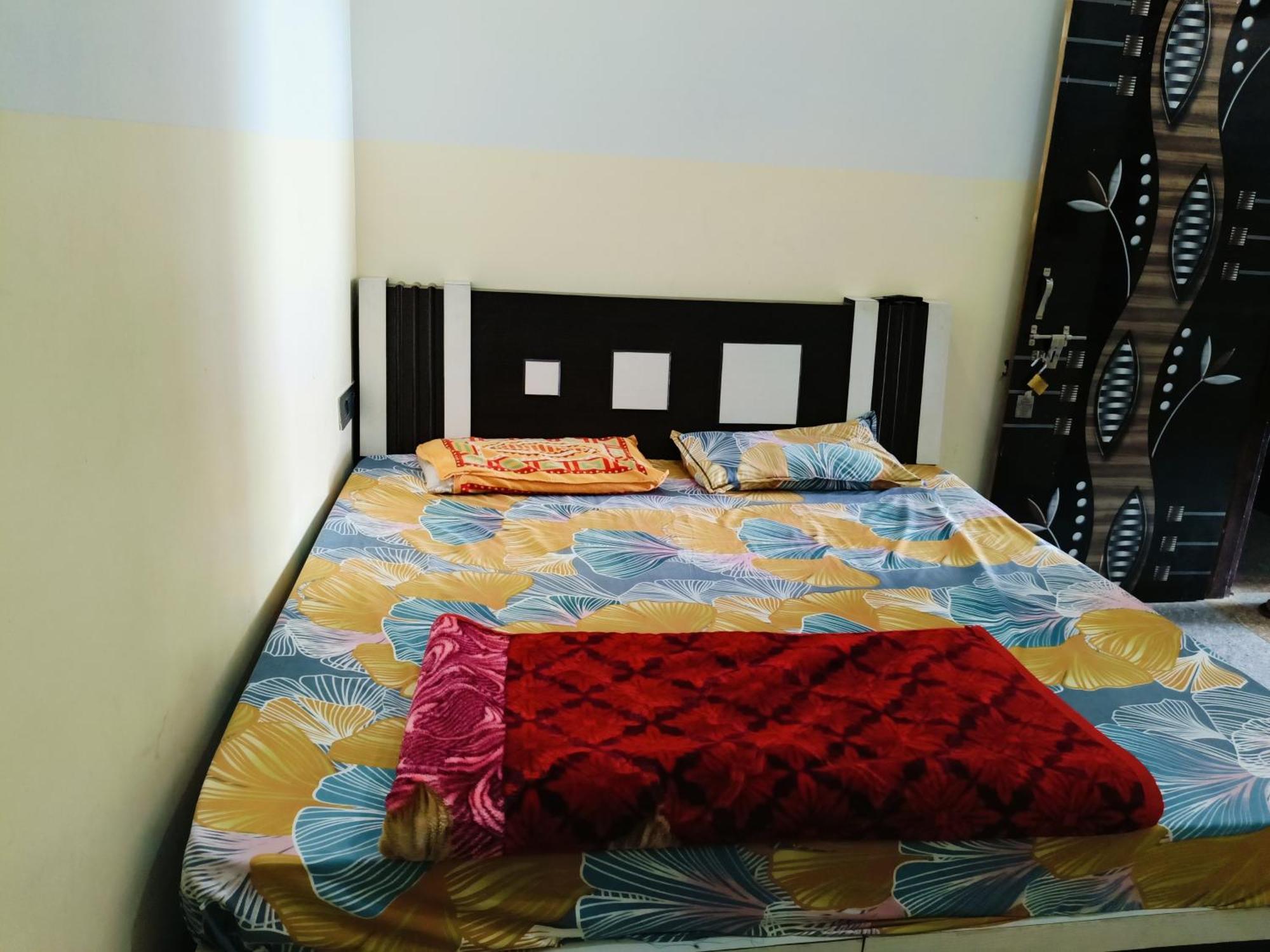 Jai Hanuman Guest House Palsana  Buitenkant foto